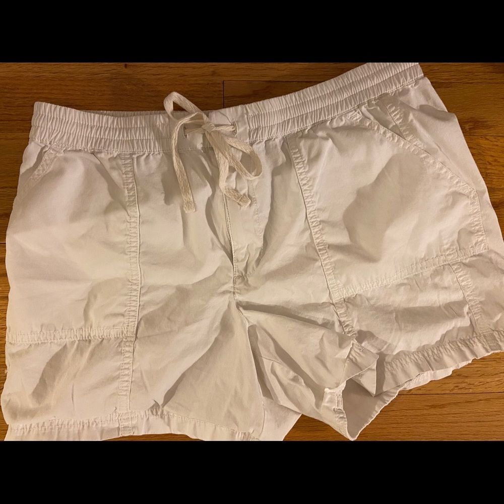W20 Lou & Grey White Drawstring Elastic Waist Shorts